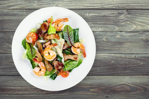 Salad with prawns and vegetables — Stock Photo, Image