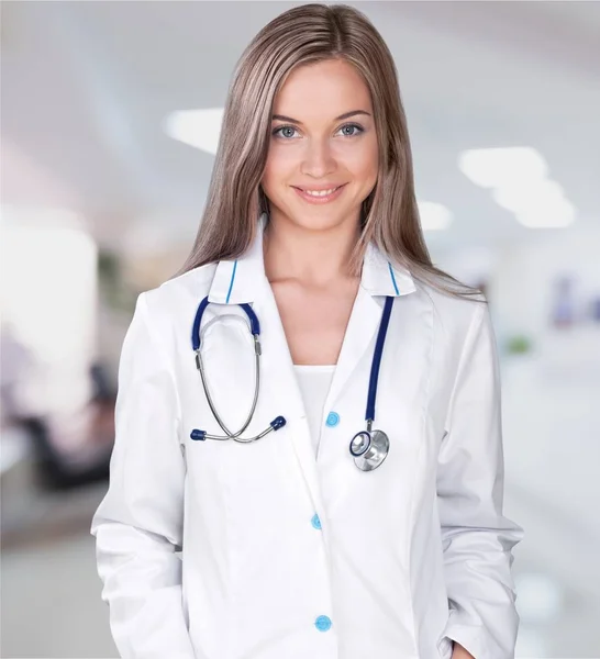 Atraktivní mladý doktor žena — Stock fotografie