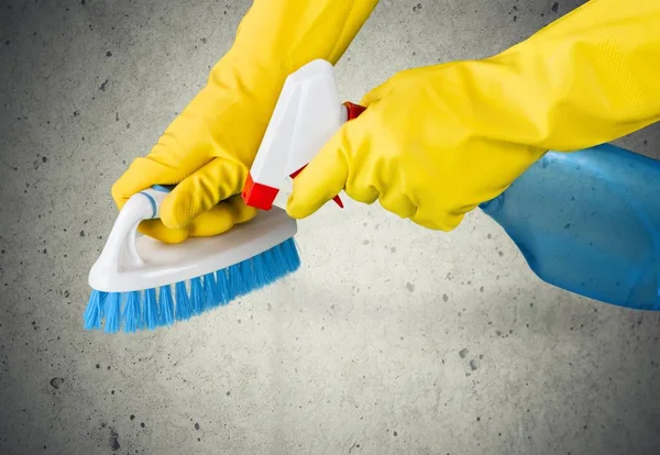 Hands cleaning tiles — Stock Photo, Image