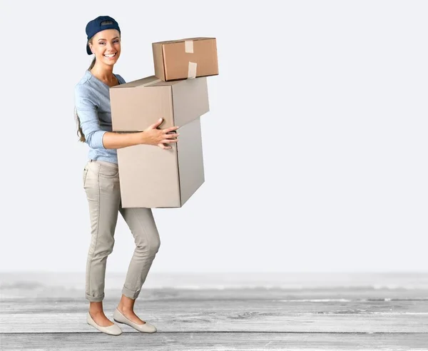 Woman moving into new house — Stock Photo, Image