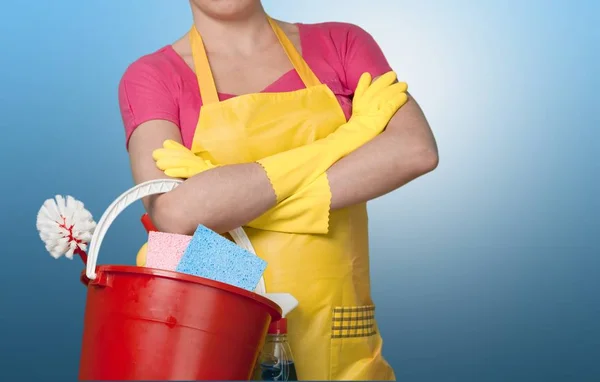 Mulher com material de limpeza — Fotografia de Stock
