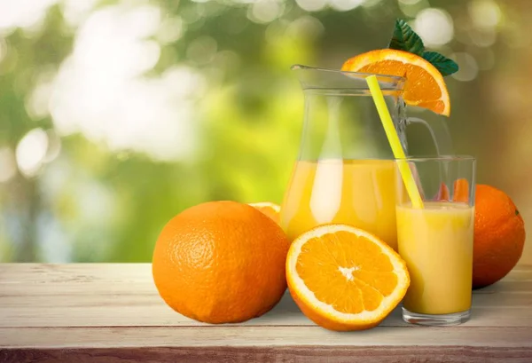 Pohár finom narancslé — Stock Fotó