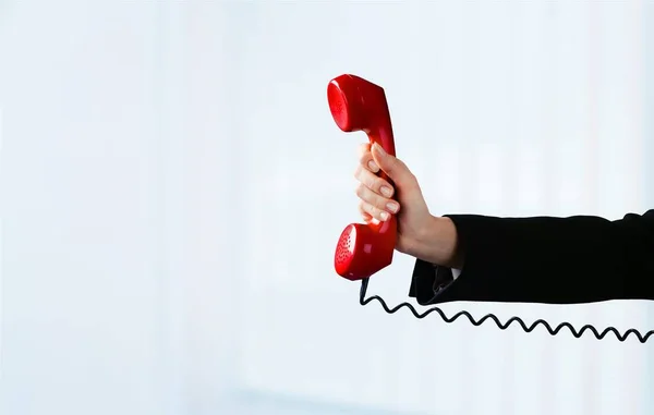 Mujer de negocios usando el teléfono —  Fotos de Stock