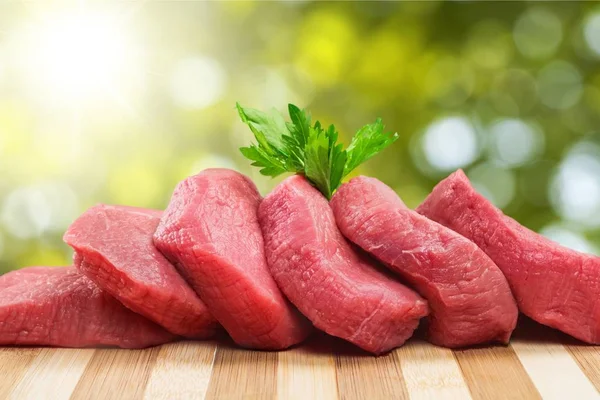 Rebanadas de carne cruda —  Fotos de Stock