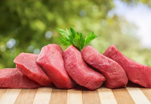 Fette di carne cruda — Foto Stock