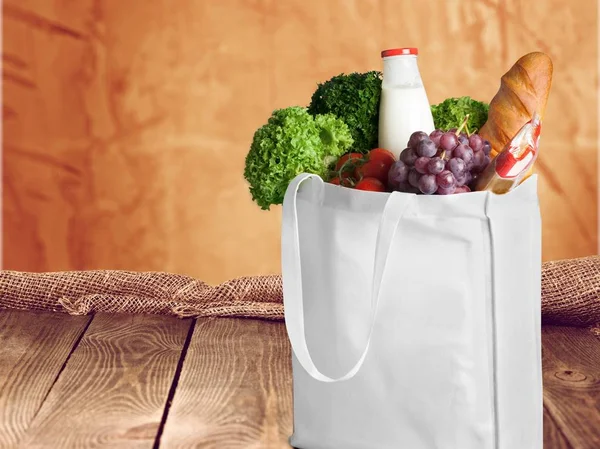 bakkal ürünleri ile alışveriş çantası