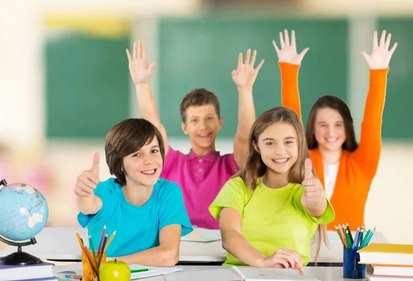 Niños de escuela amigables — Foto de Stock