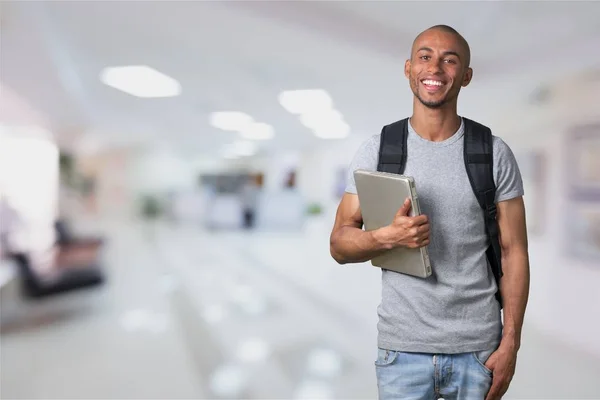 Student man med laptop — Stockfoto