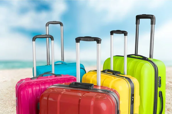 Färgglada resväskor stack — Stockfoto