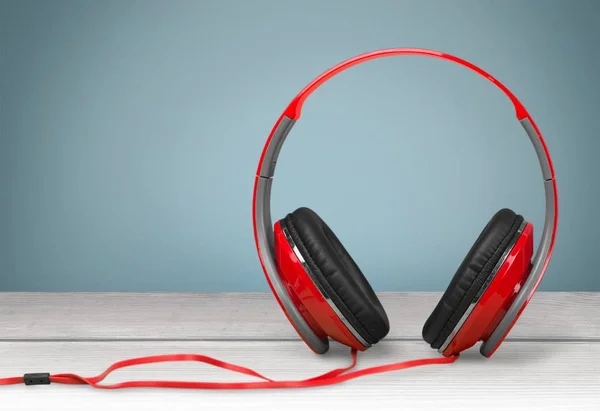 Nowoczesne słuchawki czerwony — Zdjęcie stockowe