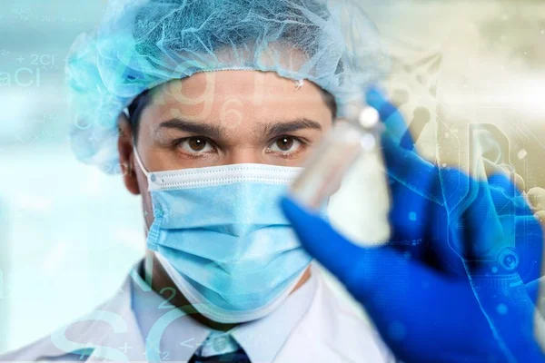 Científico que trabaja en el laboratorio — Foto de Stock
