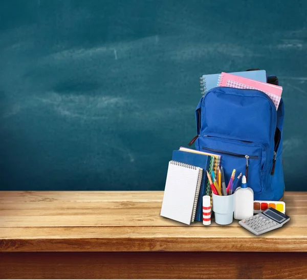 Papelería escolar en mochila — Foto de Stock