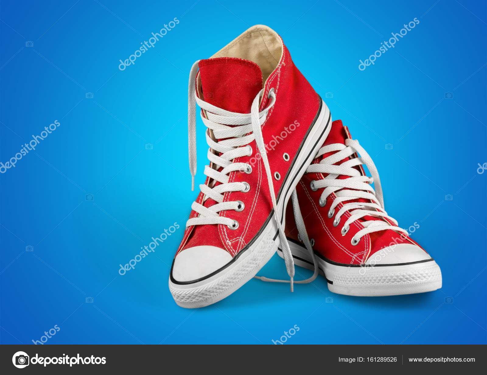 Trendy red shoes — Stock Photo 
