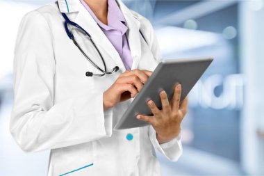 Doktor adam stetoskop ile