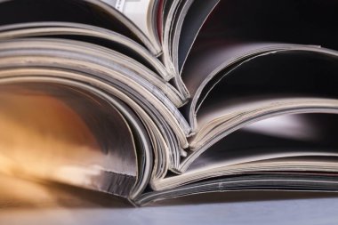 yığılmış basılı dergiler 