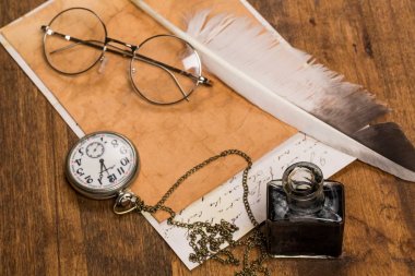 Tüy tüy kalem ve cam InkWell