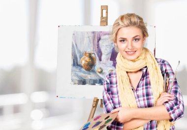 Mutlu genç bir kadının portresi