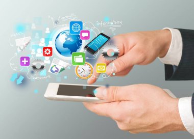 işaretleri ile mobil tutan işadamı