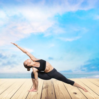 Yoga yapan kadın