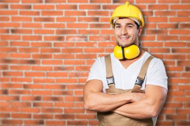 çalışma üniformalı yakışıklı erkeklere