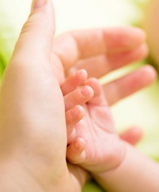 Yeni doğan bebek el