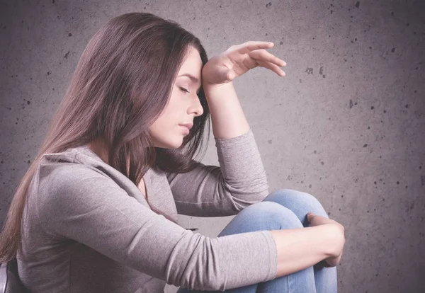 Young woman crying — Stock Photo, Image