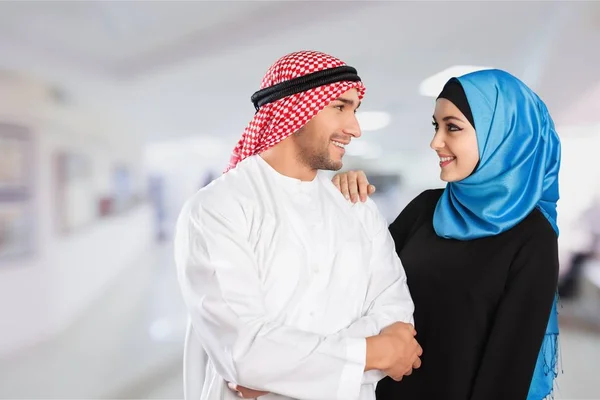 Glückliches muslimisches Paar — Stockfoto