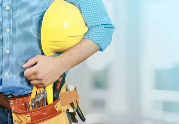 Werknemer man met helm — Stockfoto