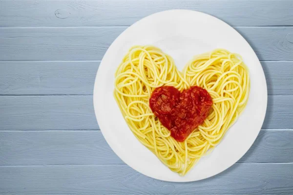 Makaron spaghetti w kształcie serca — Zdjęcie stockowe
