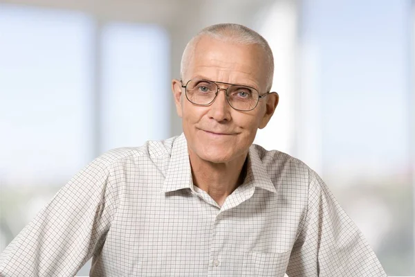 Doordachte senior man — Stockfoto