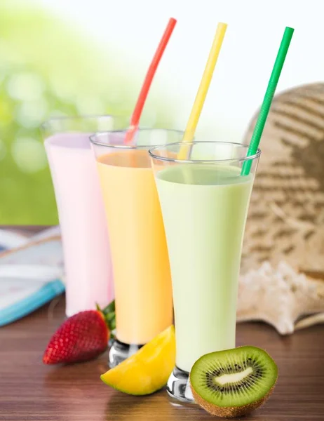 Bunte gesunde Milchshakes — Stockfoto