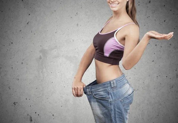 Mulher jovem mostrando cintura — Fotografia de Stock