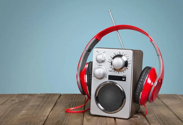 Radio w stylu retro i haedphones — Zdjęcie stockowe