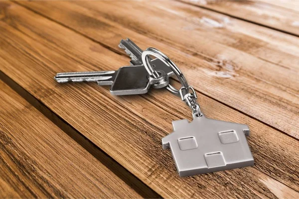 Hausschlüssel mit Hausfigur — Stockfoto
