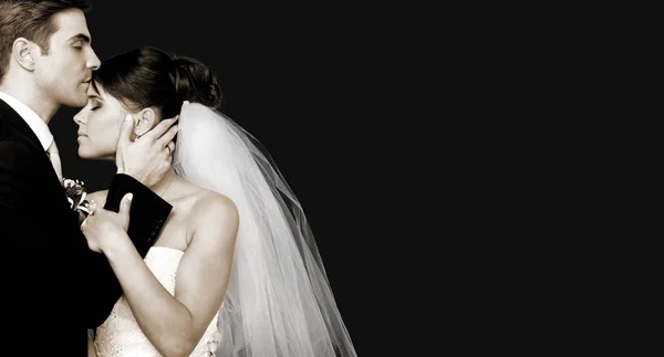 Bride and groom dancing — Stock Photo, Image