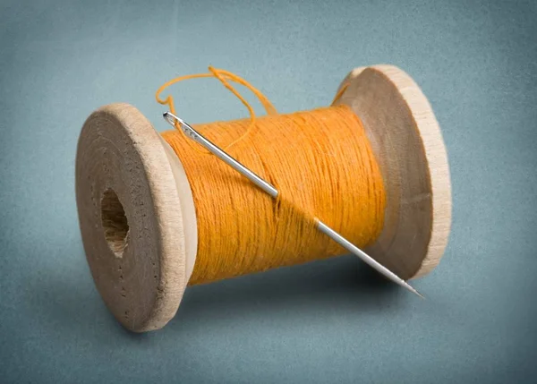 Bobbin of thread with needle — Stock Photo, Image