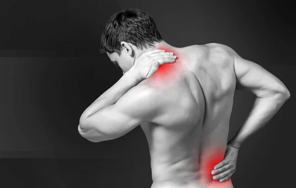Hombre con dolor en la espalda — Foto de Stock
