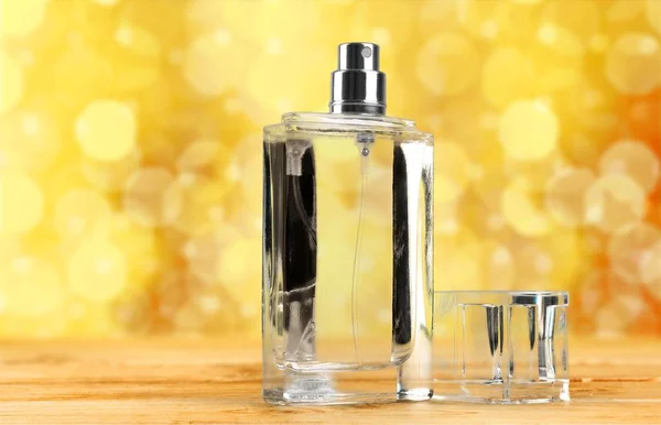 Botella de perfume de moda — Foto de Stock