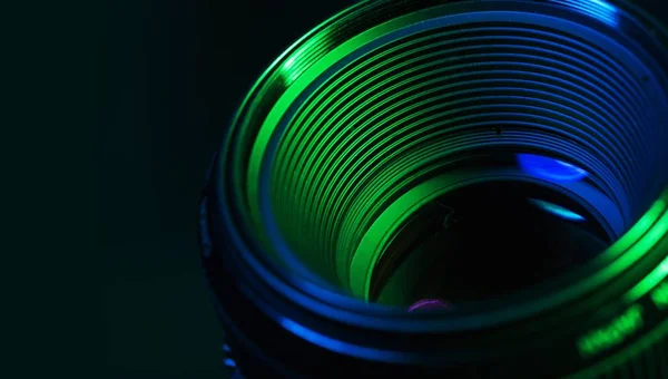 Lensa kamera dengan refleksi lensa — Stok Foto