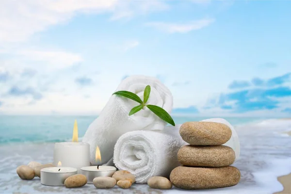 Basalt stones and towels — Stock Photo, Image