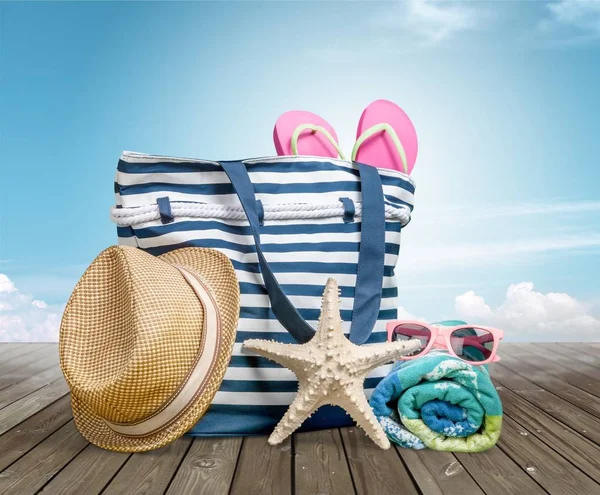 Beach bag with a straw hat — Stock Photo, Image