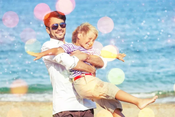 Padre e hijo tonteando — Foto de Stock