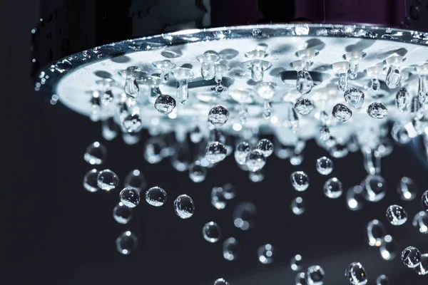 Cabeza de ducha con gotita de agua limpia —  Fotos de Stock
