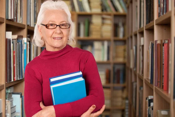 Atrakcyjna kobieta senior elegancki — Zdjęcie stockowe