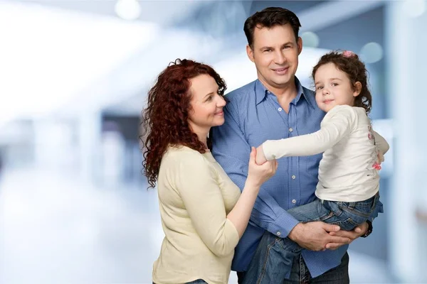 Happy Familie Glimlachend Met Dochter Achtergrond — Stockfoto