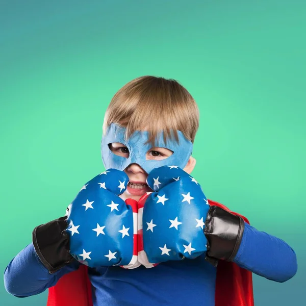 Lindo chico en traje de superhéroe — Foto de Stock