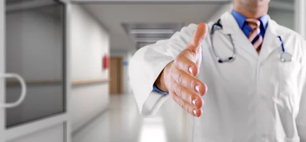 Docteur homme avec stéthoscope — Photo