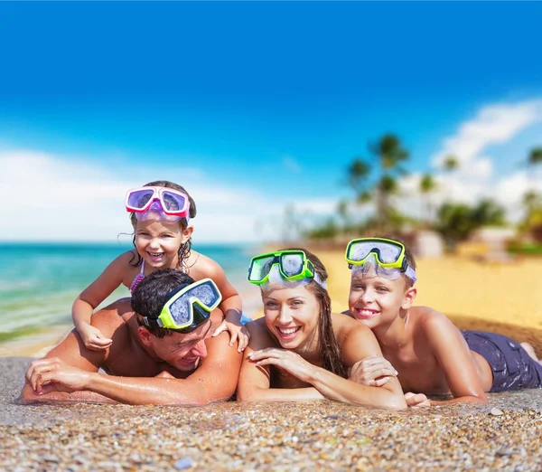 Happy family on vacations — Stock Photo, Image