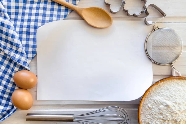 Blank note for recipe with utensils