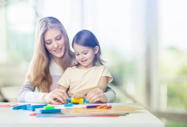 Anne ve kızı çizim